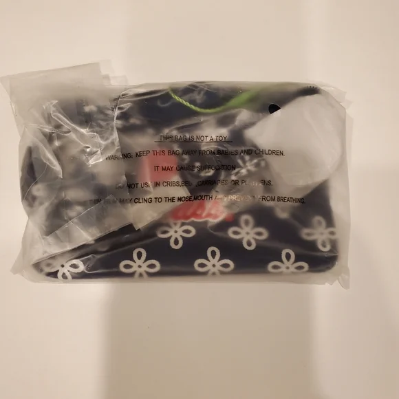 Vera Bradley University of Mississippi Zip ID Lanyard - Picture 3 of 4